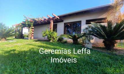Casa 03 Dorm à venda no Bairro Bella Torres com 170 m² de área privativa - 2 vagas de garagem