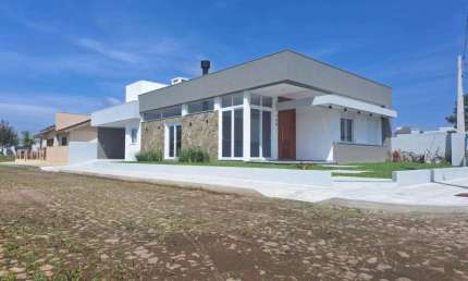 Casa 03 Dorm à venda no Bairro Bella Torres com 145 m² de área privativa - 2 vagas de garagem
