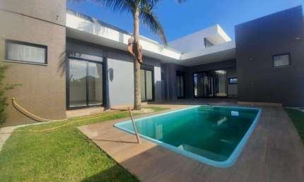 Casa 03 Dorm à venda no Bairro Bella Torres com 173 m² de área privativa - 2 vagas de garagem