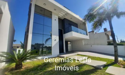 Casa 04 Dorm à venda no Bairro Bella Torres com 252 m² de área privativa - 2 vagas de garagem