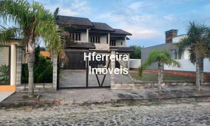 Casa 05 Dorm à venda no Bairro Figueirinhas com 220 m² de área privativa - 2 vagas de garagem