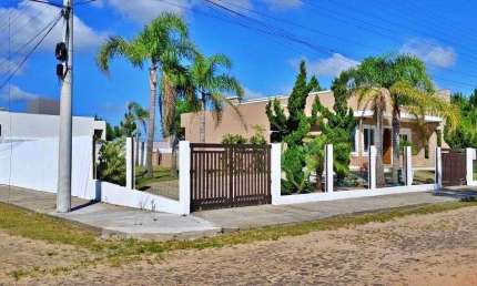 Casa 03 Dorm à venda no Bairro Bella Torres com 144 m² de área privativa - 3 vagas de garagem
