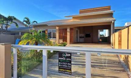 Casa 03 Dorm à venda no Bairro Bella Torres com 194 m² de área privativa - 2 vagas de garagem
