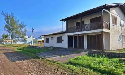 Casa 03 Dorm à venda no Bairro Bella Torres com 180 m² de área privativa - 2 vagas de garagem