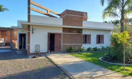 Casa 03 Dorm à venda no Bairro Praia do Ribeiro com 130 m² de área privativa - 1 vaga de garagem