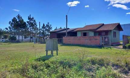 Casa 02 Dorm à venda no Bairro Xangri-lá dos Mares com 54 m² de área privativa - 3 vagas de garagem