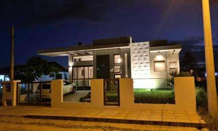 Casa 03 Dorm à venda no Bairro Bella Torres com 141 m² de área privativa - 2 vagas de garagem