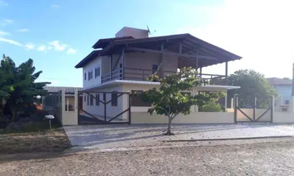 Casa 07 dorm. sendo 01 suíte à venda no Bairro Praia Itapeva com 330 m² de área privativa - 3 vagas de garagem