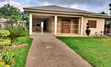 Casa 03 Dorm à venda no Bairro Faxinal com 134 m² de área privativa - 2 vagas de garagem