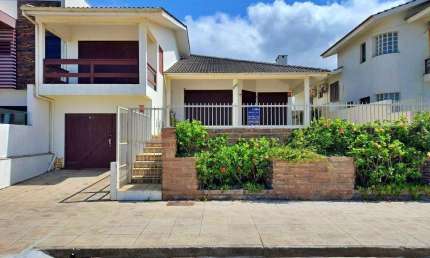 Casa 03 Dorm à venda no Bairro Bella Torres com 204 m² de área privativa - 2 vagas de garagem