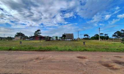Terreno à venda no Bairro Praia Valverde com 300 m² de área privativa