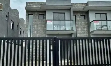 Sobrado 02 Dorm à venda no Bairro Centro com 81 m² de área privativa - 2 vagas de garagem