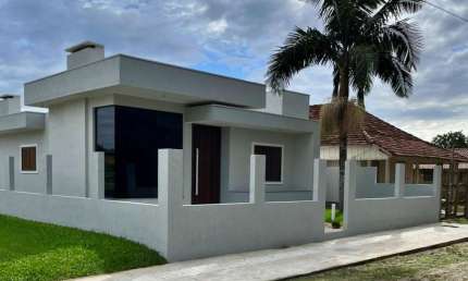 Casa 03 Dorm à venda no Bairro Rondinha com 137 m² de área privativa - 2 vagas de garagem