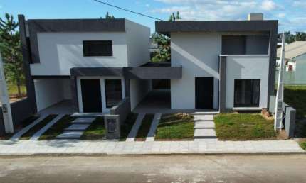 Casa 03 Dorm à venda no Bairro Paraiso com 135 m² de área privativa - 1 vaga de garagem