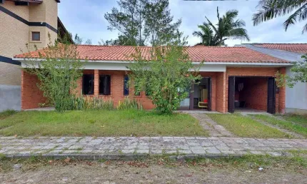 Casa 03 Dorm à venda no Bairro Bella Torres com 153 m² de área privativa - 2 vagas de garagem