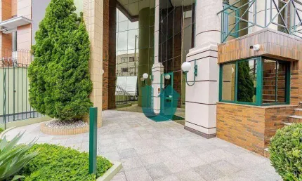 Apartamento mobiliado no Centro - 3 quartos com suite, 2 vagas, sacada, lareira