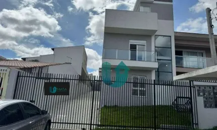Sobrado em condomínio com 3 quartos, sendo 2 suites e terraço - Bairro Alto