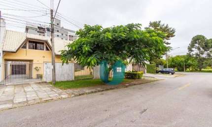 Próximo ao Jardim Botânico - Casa duplex com suite no térreo e quintal espaçoso!