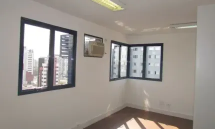 Excelente sala comercial na região da saúde para locação.