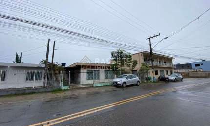 CASA COM AMPLO TERRENO NO BAIRRO SÃO DOMINGOS, NAVEGANTES/SC