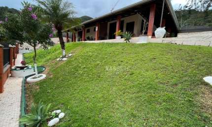 LINDA CASA COM VISTA PARA O MAR NA PRAIA DE SÃO MIGUEL, PENHA-SC