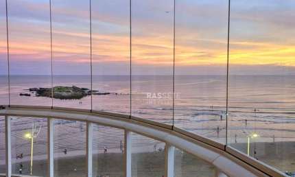 APARTAMENTO EM PRÉDIO FRENTE MAR NO BLUE SKY RESIDENCE