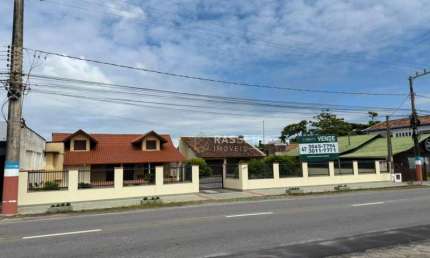 CASA FRENTE MAR NO BAIRRO MEIA PRAIA EM NAVEGANTES/SC
