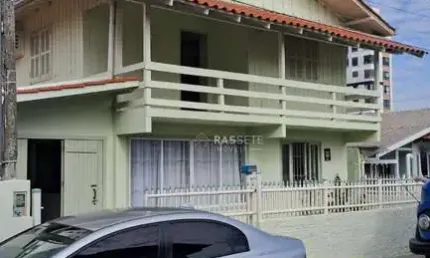 Casa á poucos metros do mar no gravatá de navegantes/sc