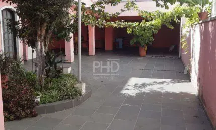 Casa com 8 vagas de garagens - região central baeta neves