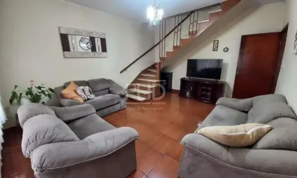 Sobrado com 3 quartos e 2 banheiros à venda, 160 m²