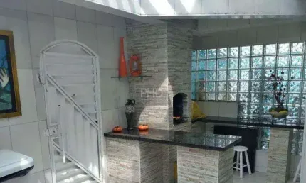 Sobrado com 3 Quartos à venda, 325m² - Santa Terezinha