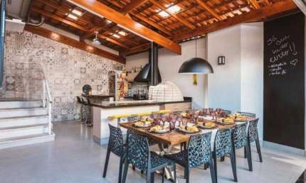 Sobrado com uma metragem de 310 m² - 4 Vagas de garagens - Santa Terezinha - São Bernardo do Campo