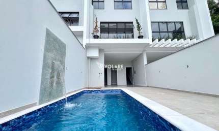 Sobrado Triplex com 3 suítes, piscina na Ponta Aguda por R$ 1.290.000