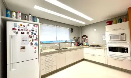 Viva com luxo e comodidade no Residencial Málaga, Barra Sul!