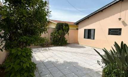 Casa com 2 quartos à venda na Rua Armando Salles de Oliveira, 25, Vila Todos os Santos, Indaiatuba por R$ 699.000