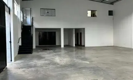 Barracão / Galpão / Depósito com 3 salas para alugar na Estrada Municipal José Costa de Mesquita, 14, Chácara Alvorada, Indaiatuba por R$ 12.000