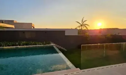 Pôr do sol exclusivo, piscina infinita e muito luxo esperam por você! Agende sua visita ao Saint Patrick!