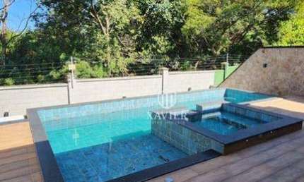 Casa Térrea com Vista para a Mata – 4 Suítes e Piscina!