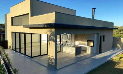 Casa Assobradada à Venda no Condomínio Alphaville Castello Itu – 3 Suítes, Escritório e Spa | Luxo, Modernidade e Conforto