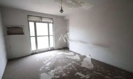 Excelente apartamento 2 quartos, amplo e espaçoso, com suíte, dependência completa e VAGA DE GARAGEM