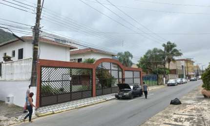 Sobrado em Condomínio para Locação em Mongaguá, Centro, 2 dormitórios, 1 banheiro, 1 vaga