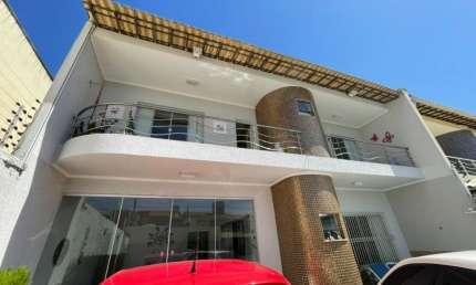 Excelente Duplex, 287m2, 5 suítes com 4 vagas, piscina e deck com churrasqueira.