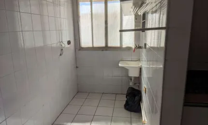 Apartamento no centro de Diadema, com dois dormitórios, uma vaga de garagem , armários na cozinha