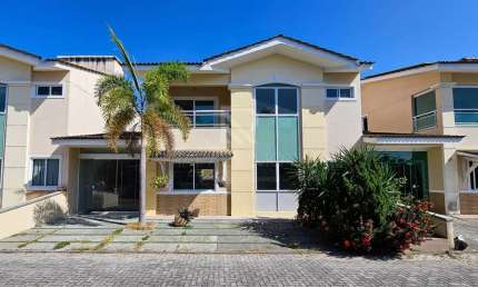 Casa em Condomínio de Alto Padrão - 195m² - 3 suítes - região sul