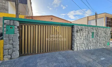 Casa c/ 323m2 e 578m2 de terreno ideal para clínicas!