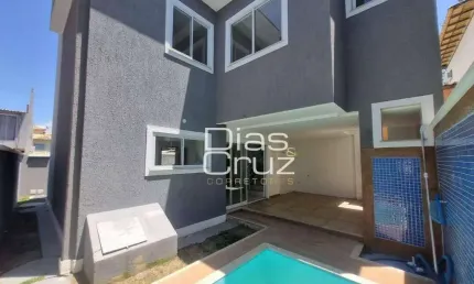 Duplex com piscina no Costazul em Rio das Ostras, 3 suítes
