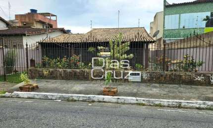 Casa muito bem localizada no Centro de Rio das Ostras à venda!