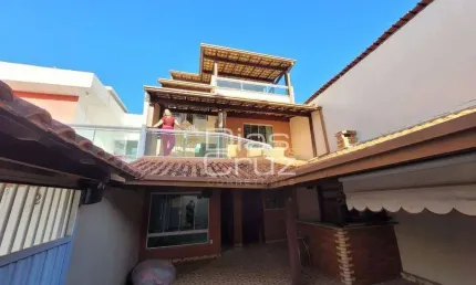 casa triplex com terraço no Bairro Jardim Bela Vista bem próximo a Rodovia em Rio das Ostras.