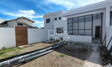 Casa linear no Extensão do Bosque com 3 quartos, Rio das Ostras