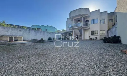Apartamento térreo no bairro Cidade Praiana, perfeito para quem busca economia e tudo perto de casa.
